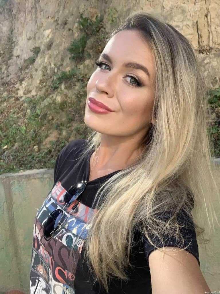 Adelina, 33