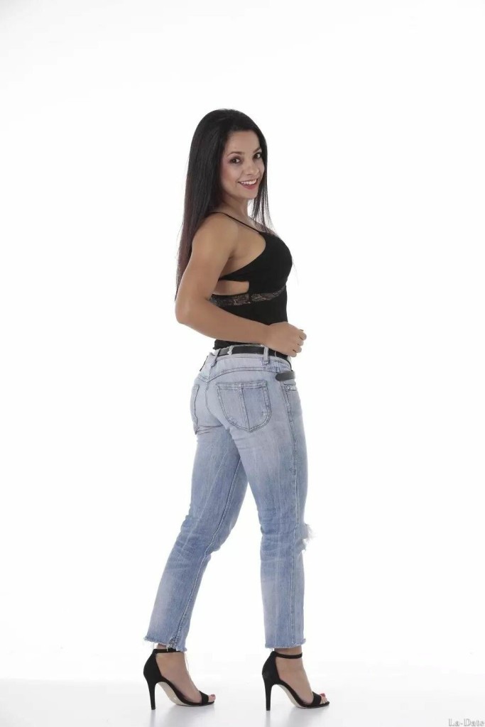 Yuliana, 38