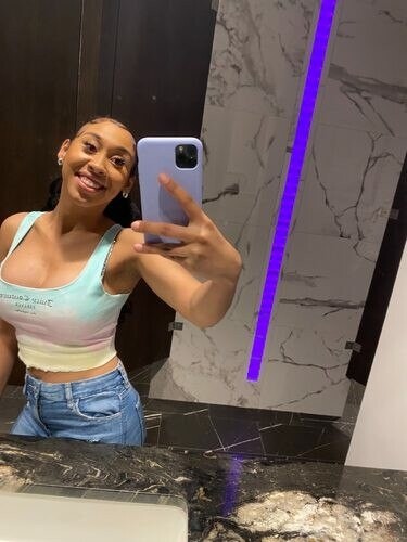 Exoticyellaa Profile image 1