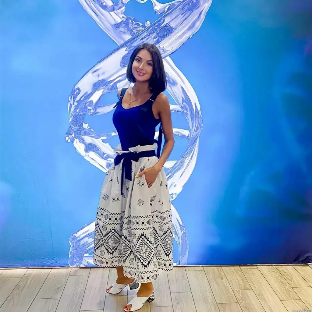 Ilona, 33