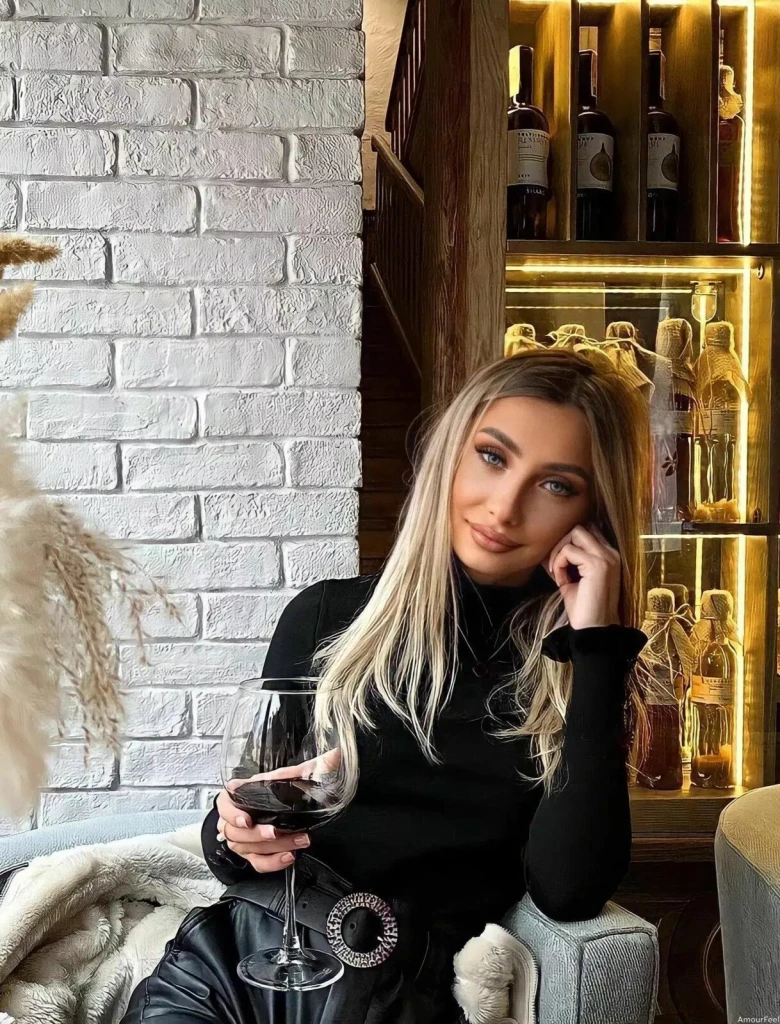 Ana, 24