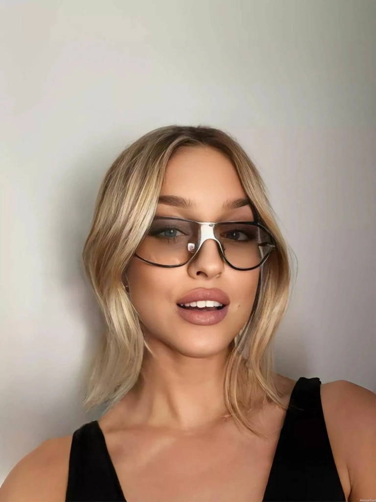 Raluca Alexandra, 23