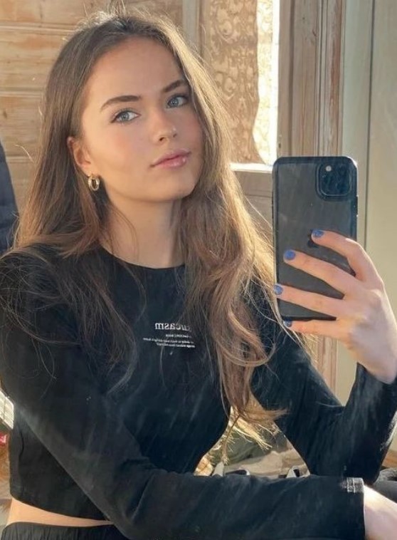Kristyna, 22
