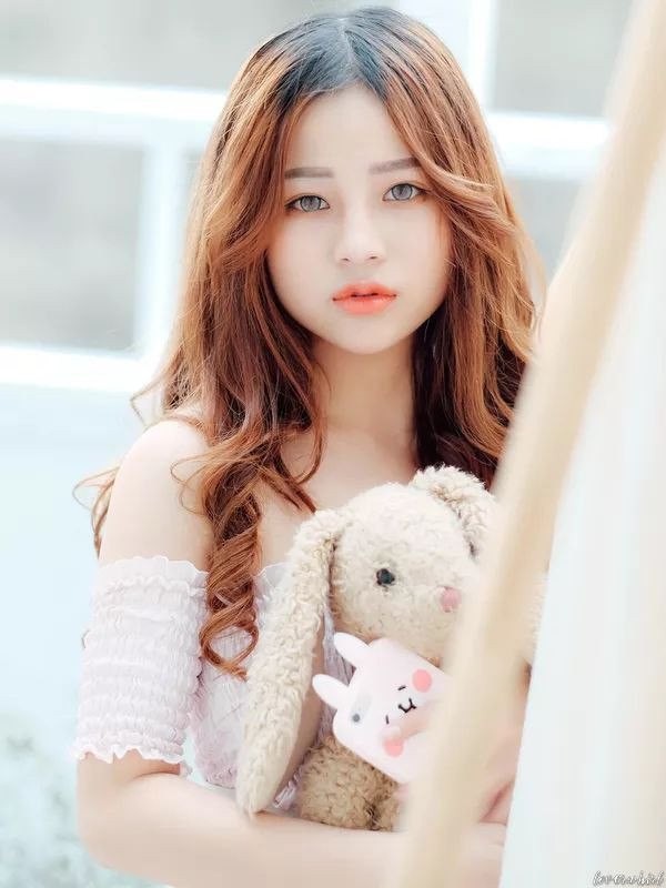 Alice, 21